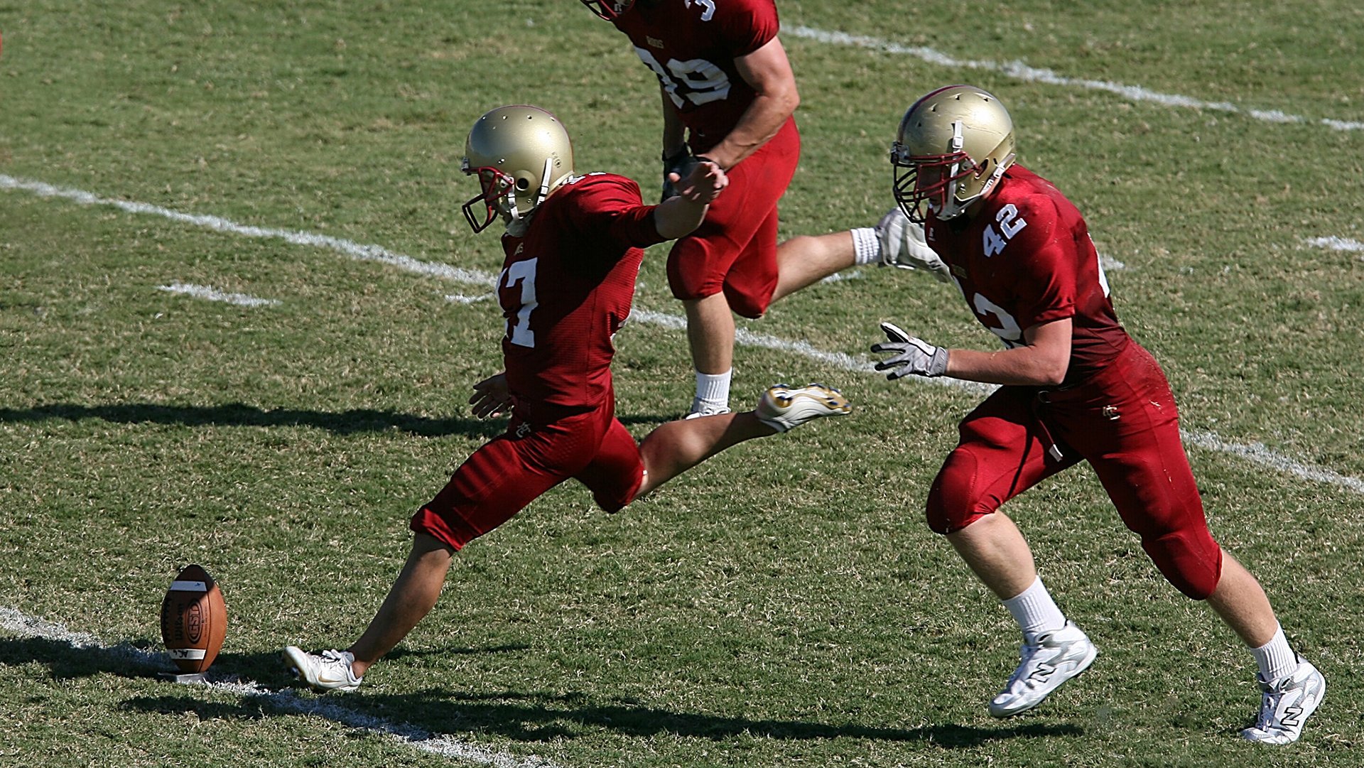 ac米兰官网-五大联赛是否提升边路轮换参与战术决策比重,五大联赛可以换5人