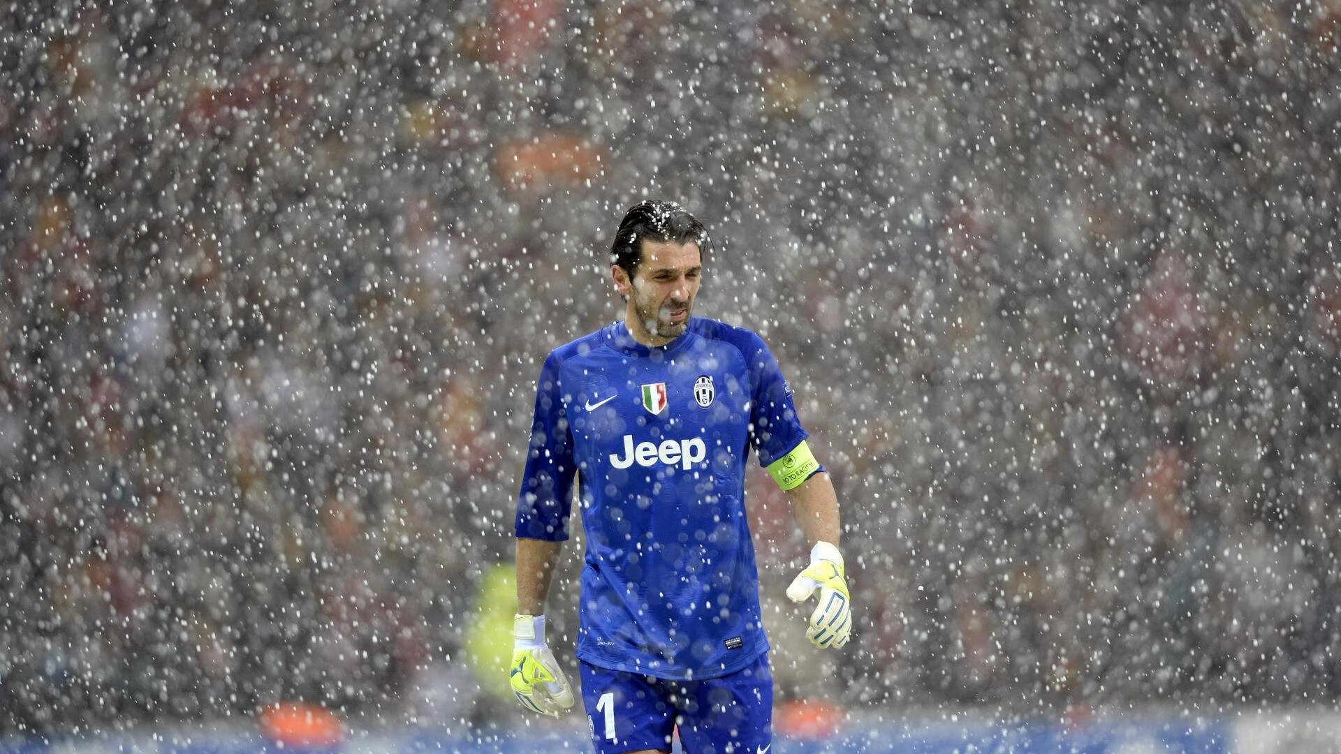 米兰体育赛事-“华金·托比利亚的敏捷防守与精准传球，为美洲狮队带来重要胜利”