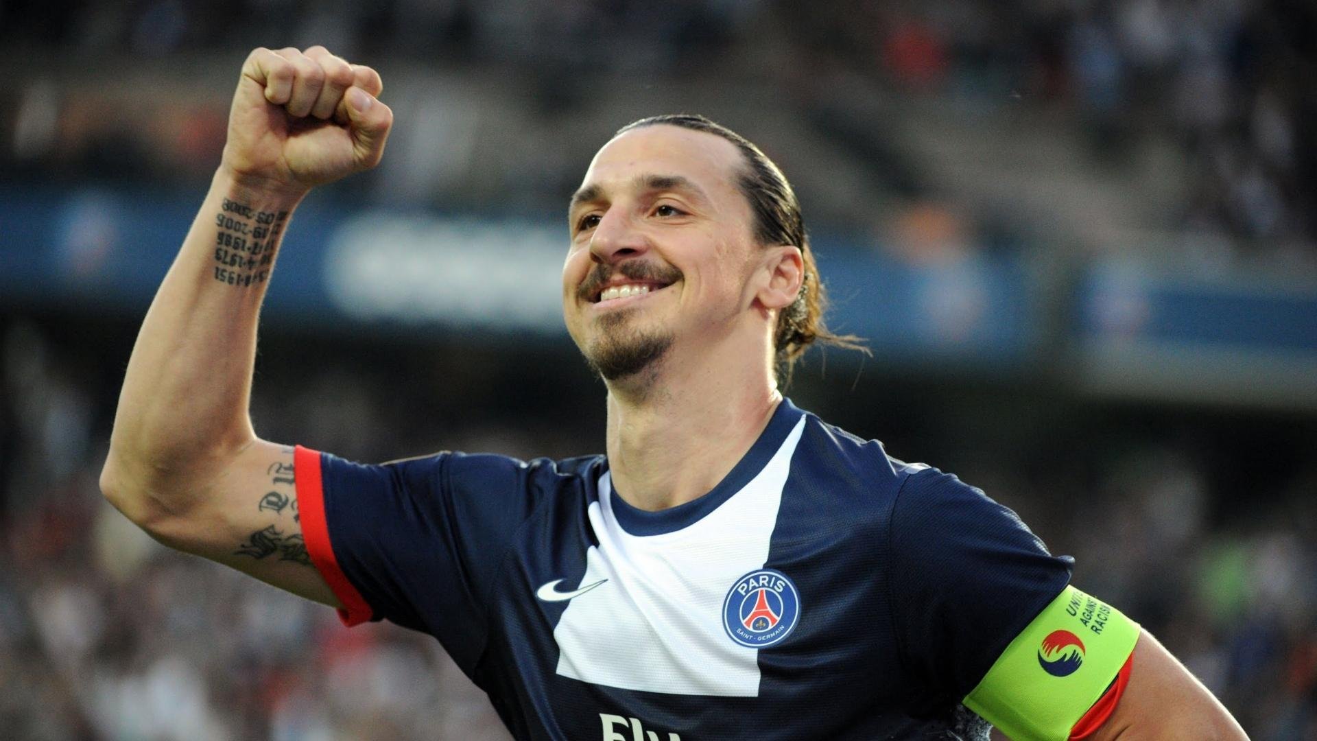 米兰体育足球-维尔·冯·威克:凭借强壮体魄,屡屡打破对方防线,为南非队提供优势